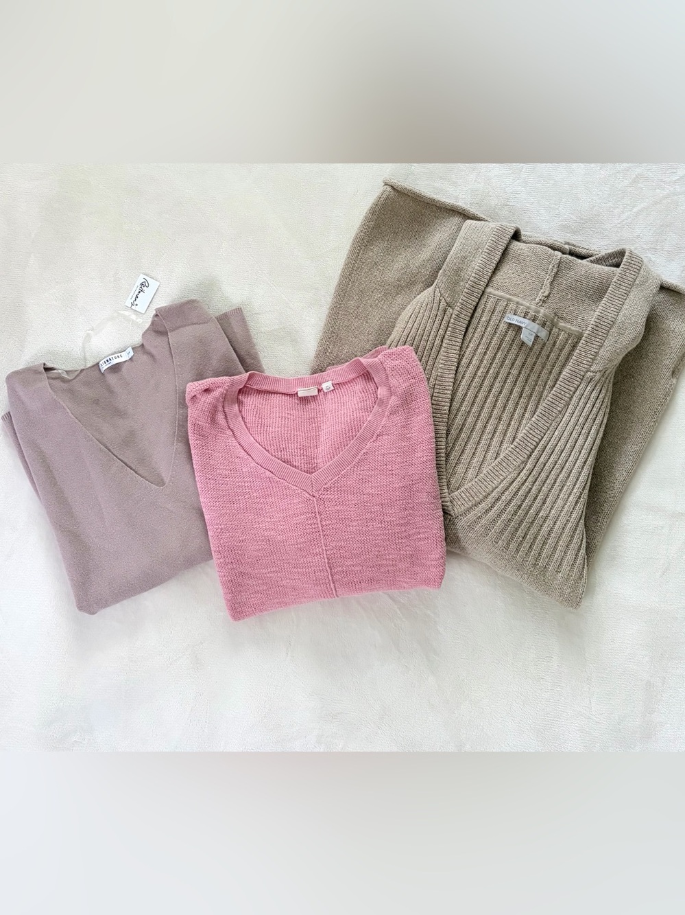 👗 BUNDLE of 3 Vneck Sweaters Size S